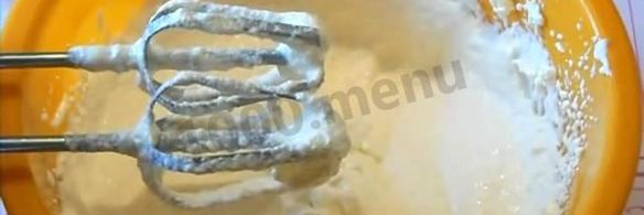 торт цифра 8 с цветами из фруктов