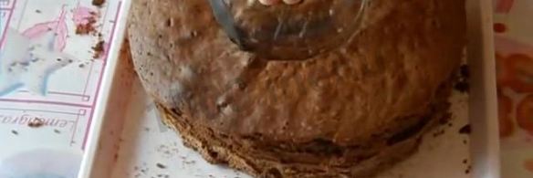 торт цифра 8 с цветами из фруктов