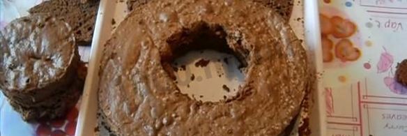 торт цифра 8 с цветами из фруктов