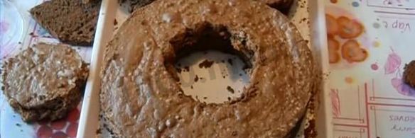 торт цифра 8 с цветами из фруктов