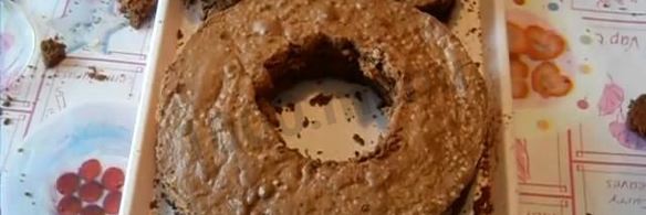 торт цифра 8 с цветами из фруктов