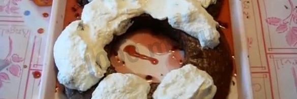 торт цифра 8 с цветами из фруктов