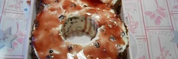 торт цифра 8 с цветами из фруктов