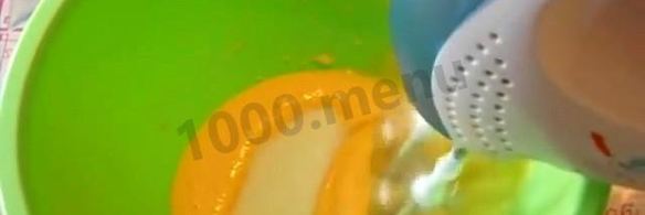 торт цифра 8 с цветами из фруктов