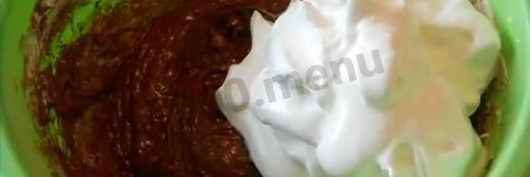 торт цифра 8 с цветами из фруктов