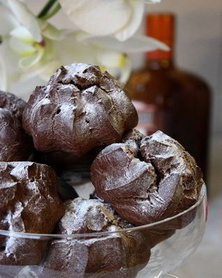 Шоколадные профитроли со сливочно-шоколадным кремом