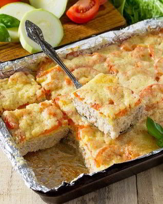 Ароматная запеканка с куриным фаршем и кабачком
