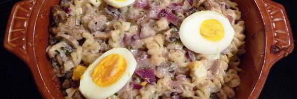 быстрая запеканка с макаронами, грибами и яйцами