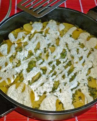 Картофельная запеканка на сковороде