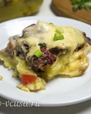 Картофельная запеканка с соусом