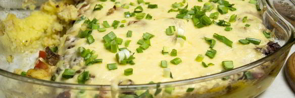 картофельная запеканка с соусом