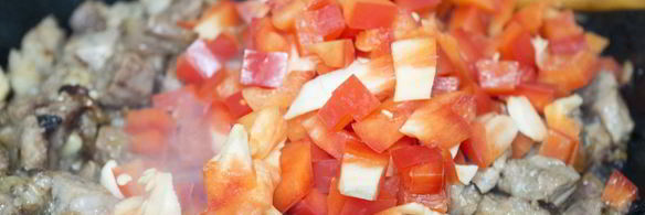 картофельная запеканка с соусом