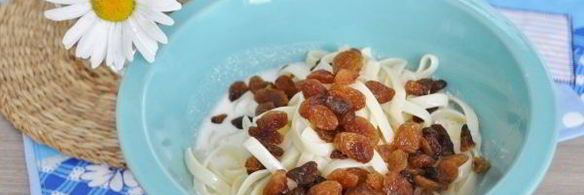 лапшевник детский с яблоком и изюмом
