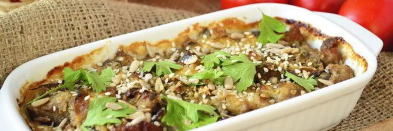 Мясная запеканка с баклажанами в йогуртово-тахинном соусе