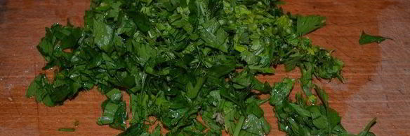 мясная запеканка с баклажанами в йогуртово-тахинном соусе