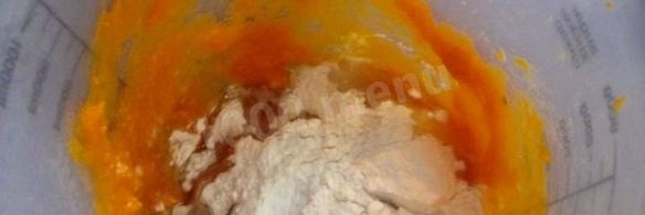 творожная запеканка с замороженными ягодами и тыквой