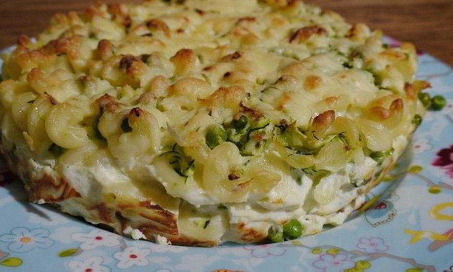 Рецепт запеканки из макарон с горошком, цукини и творогом