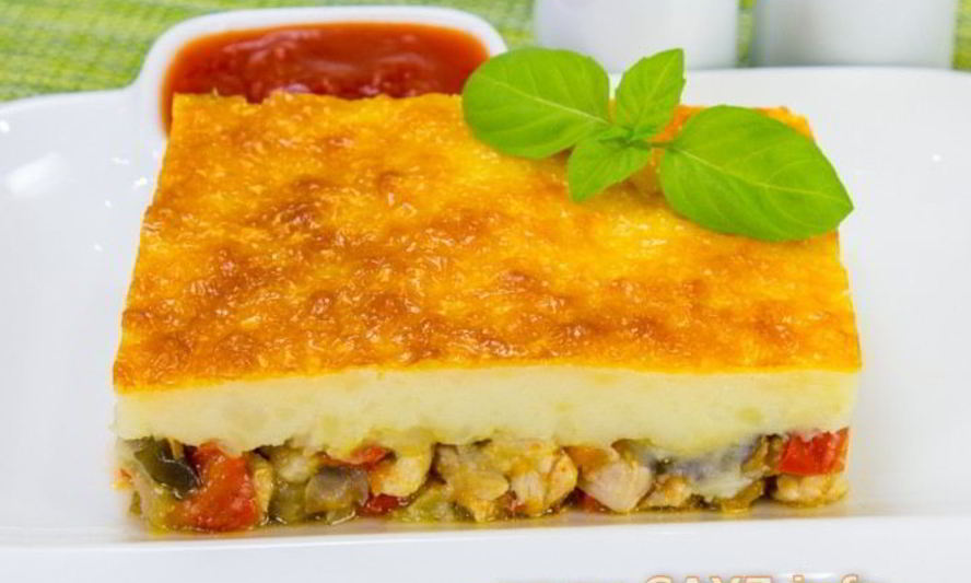 Рецепт запеканки с куриным филе, овощами и картофельным пюре