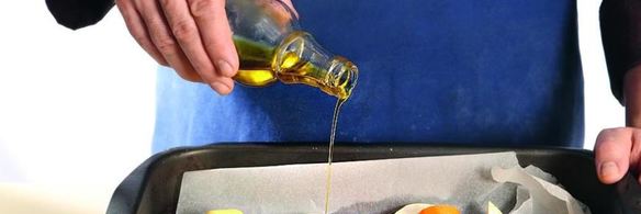 курица, запеченная с домашней аджикой и корнеплодами