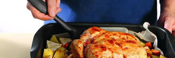 курица, запеченная с домашней аджикой и корнеплодами