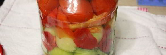 ассорти из физалиса, помидоров и сладкого перца на зиму