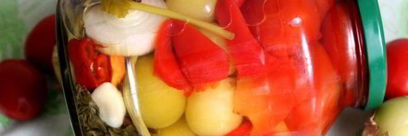 ассорти из физалиса, помидоров и сладкого перца на зиму