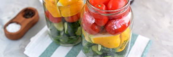 ассорти из помидоров, огурцов и патиссонов на зиму