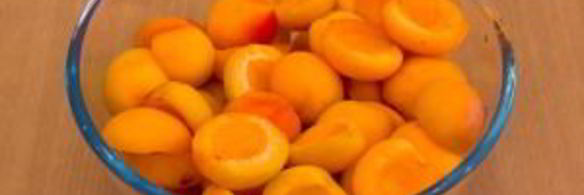 абрикосовый джем с миндальными лепестками