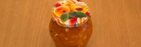 абрикосовый джем с миндальными лепестками