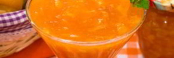 абрикосовый джем с миндальными лепестками