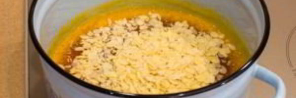 абрикосовый джем с миндальными лепестками