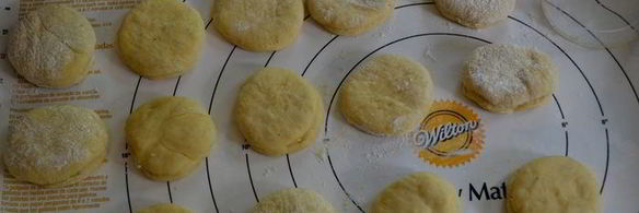 донаты с малиновым джемом