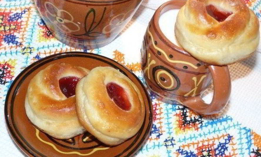 Рецепт дрожжевых булочек с ягодным джемом