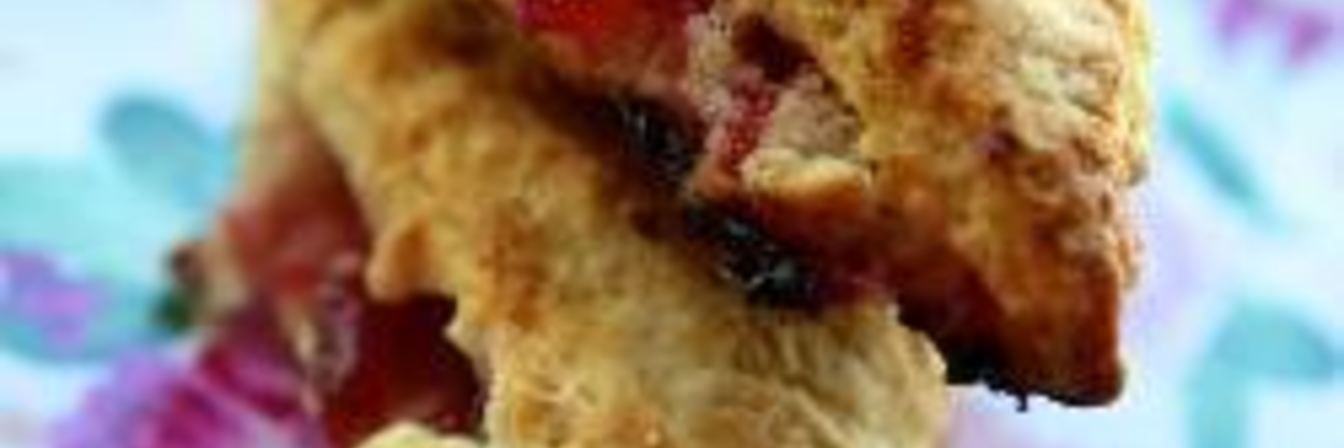 Сконы с вишневым джемом