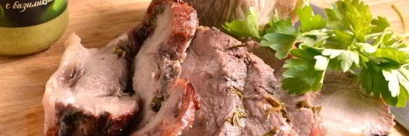 свинина, запеченная с вишневым джемом и вином