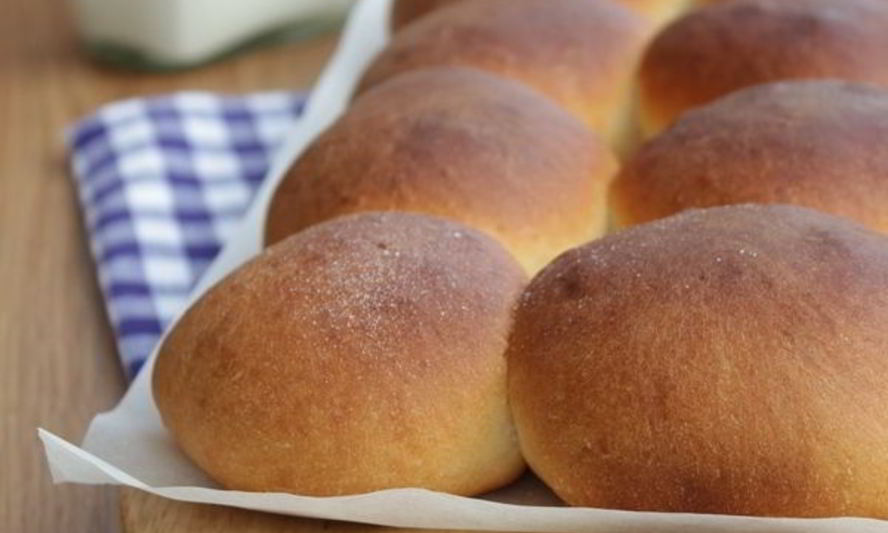 Рецепт ванильных сдобных булочек с джемом