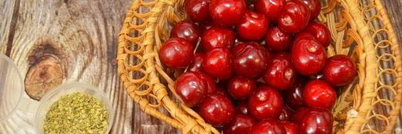 компот из черешни в кастрюле