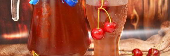 компот из черешни в кастрюле