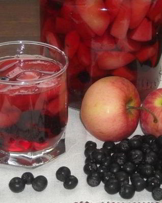 Компот из черноплодки с яблоками на зиму