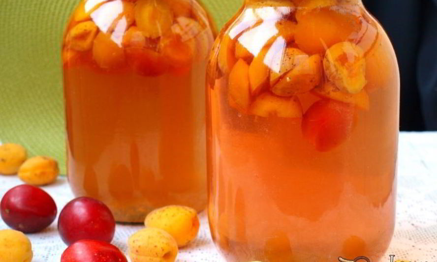 Рецепт компота из слив и абрикос