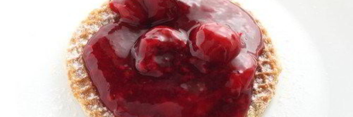 Теплый ягодный компот