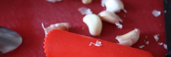 чеснок, маринованный со свекольным соком