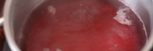 чеснок, маринованный со свекольным соком