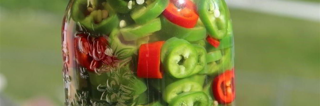 Горький перец маринованный