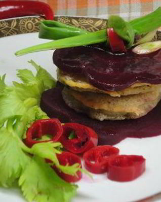 Кабачки в кляре с маринованной свеклой