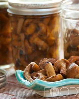 Маринованные рыжики на зиму горячим способом, с уксусом