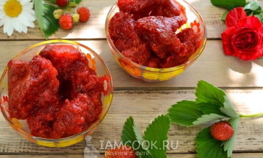 Рецепт перетертой клубники с сахаром, замороженная на зиму