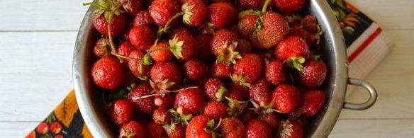 перетертая клубника с сахаром, замороженная на зиму