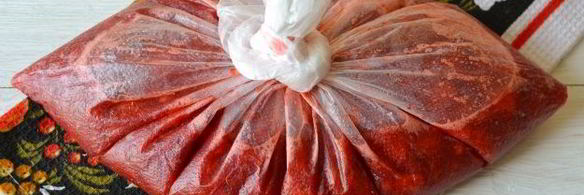 перетертая клубника с сахаром, замороженная на зиму