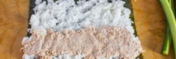 консервированный тунец с рисом и авокадо